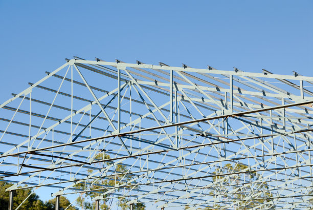 西寧鋼結構工程公司淺談輕鋼結構和重鋼結構區別